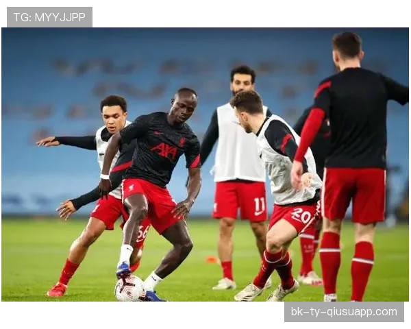 孙兴慜与萨拉赫边锋推进中的分散结构成因分析